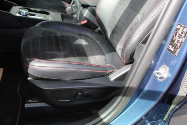 Ford Kuga 2.5 PHEV ST-Line X , 225pk , 1500kg Trekgewicht Climate control , Stoel en voorruitverwarming , Navigatie , Cruise control adaptief , Bluetooth , Camera