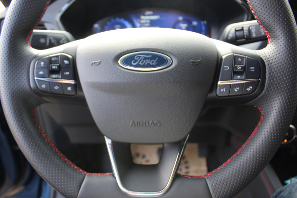 Ford Kuga 2.5 PHEV ST-Line X , 225pk , 1500kg Trekgewicht Climate control , Stoel en voorruitverwarming , Navigatie , Cruise control adaptief , Bluetooth , Camera