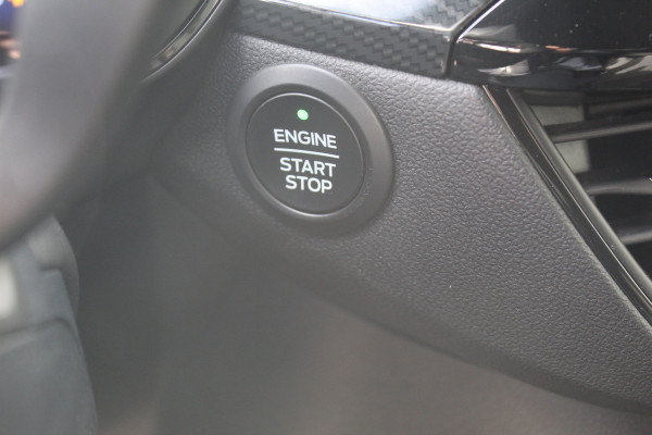 Ford Kuga 2.5 PHEV ST-Line X , 225pk , 1500kg Trekgewicht Climate control , Stoel en voorruitverwarming , Navigatie , Cruise control adaptief , Bluetooth , Camera