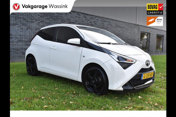 Toyota Aygo 1.0 VVT-i x Airco Cruise-control Lichtmetalen velgen.