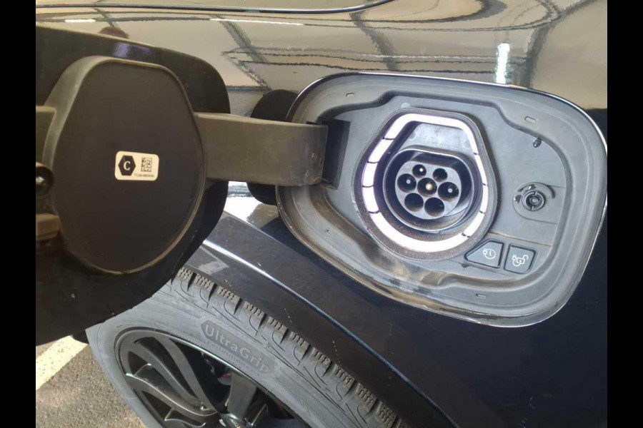 Ford Kuga 2.5 PHEV Vignale | Trekhaak Wegklapbaar | Panoramadak | Winter Pack | Adaptive cruise control | Dodehoeksensoren