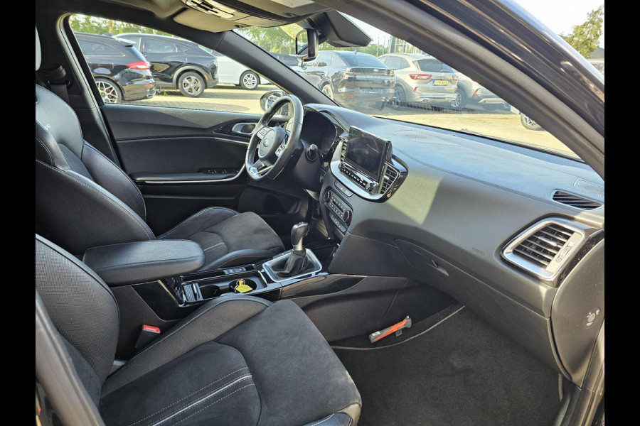 Kia Ceed Sportswagon 1.5 T-GDi GT-Line 160 pk | Full option | half leder | Panoramadak | Afneembare trekhaak | Stoel- en stuurwielverwarming | Digitaal dashboard etc.