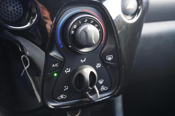 Peugeot 108 1.0 e-VTi Allure/CARPLAY/LM VELGEN/LED/AIRCO!