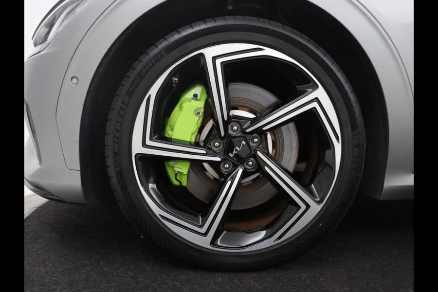 Kia EV6 GT AWD 77.4 kWh | SOH 98.1% | Panoramadak | Alcantara Seats | Head-up | Meridian Surround | Sfeerverlichting | Adaptive cruise | 360 camera | Stuur/stoel verwarming |