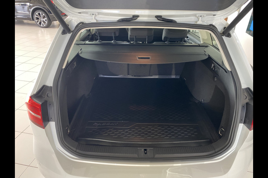 Volkswagen Passat Variant 1.5 TSI Comfortline Business stoelverwarming / Carplay / Elec achterklep / Adapt cruise control