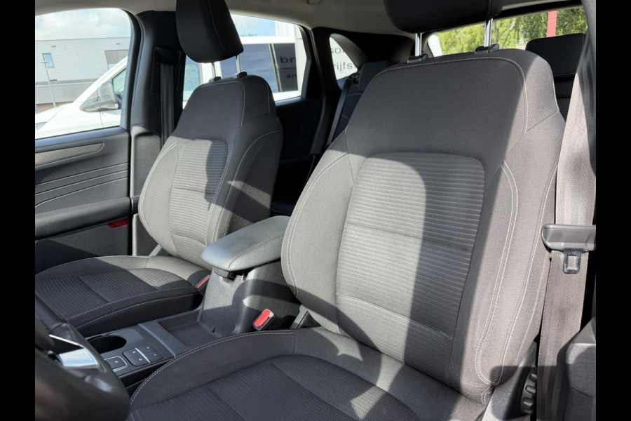 Ford Kuga 2.5 PHEV Titanium | 225pk | Adaptive cruise control | Winter Pack | Dodehoeksensoren | Camera | 1.500kg Trekgewicht