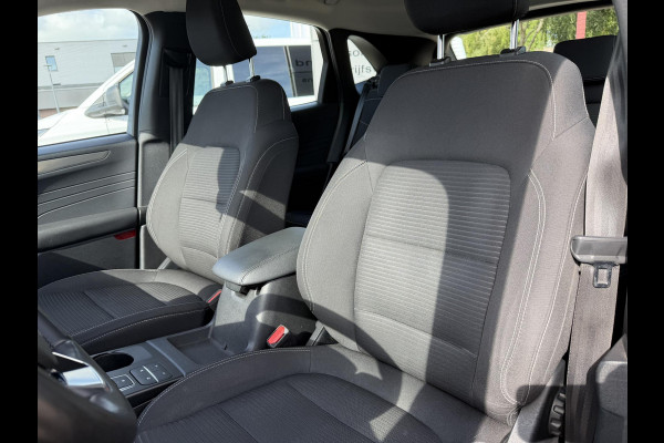 Ford Kuga 2.5 PHEV Titanium | 225pk | Adaptive cruise control | Winter Pack | Dodehoeksensoren | Camera | 1.500kg Trekgewicht