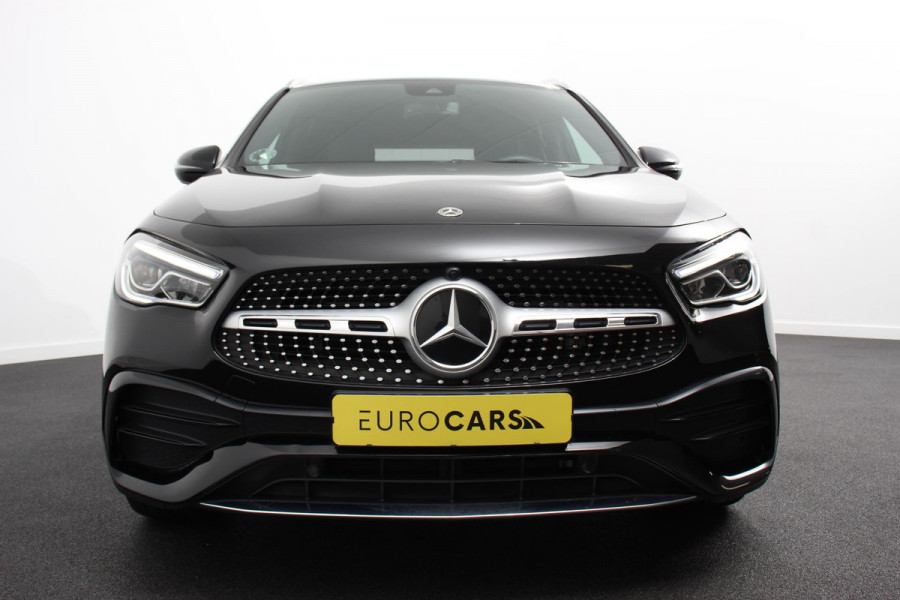 Mercedes-Benz GLA 200 Automaat AMG Line Navigatie Climate Control Camera Parkeer sensoren Stoelverwarming Electrisch bedienbare achterklep Dab Led Sfeerverlichting Extra Getint Glas