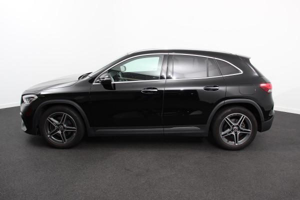 Mercedes-Benz GLA 200 Automaat AMG Line Navigatie Climate Control Camera Parkeer sensoren Stoelverwarming Electrisch bedienbare achterklep Dab Led Sfeerverlichting Extra Getint Glas
