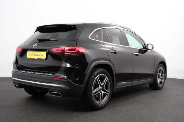 Mercedes-Benz GLA 200 Automaat AMG Line Navigatie Climate Control Camera Parkeer sensoren Stoelverwarming Electrisch bedienbare achterklep Dab Led Sfeerverlichting Extra Getint Glas