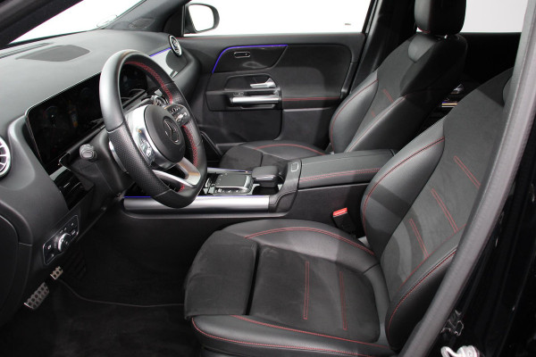 Mercedes-Benz GLA 200 Automaat AMG Line Navigatie Climate Control Camera Parkeer sensoren Stoelverwarming Electrisch bedienbare achterklep Dab Led Sfeerverlichting Extra Getint Glas