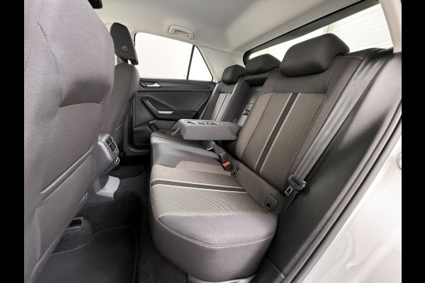 Volkswagen T-Roc 1.5TSI 150PK Sport Adap.Cruise Two Tone lak Navi Camera Stoelverwarming Apple Carplay Android Auto Privacy Glas Led Lmv Isofix Bluetooth Pdc