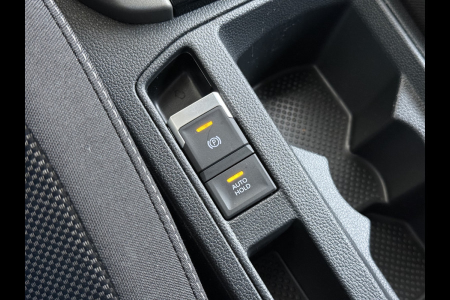 Volkswagen T-Roc 1.5TSI 150PK Sport Adap.Cruise Two Tone lak Navi Camera Stoelverwarming Apple Carplay Android Auto Privacy Glas Led Lmv Isofix Bluetooth Pdc