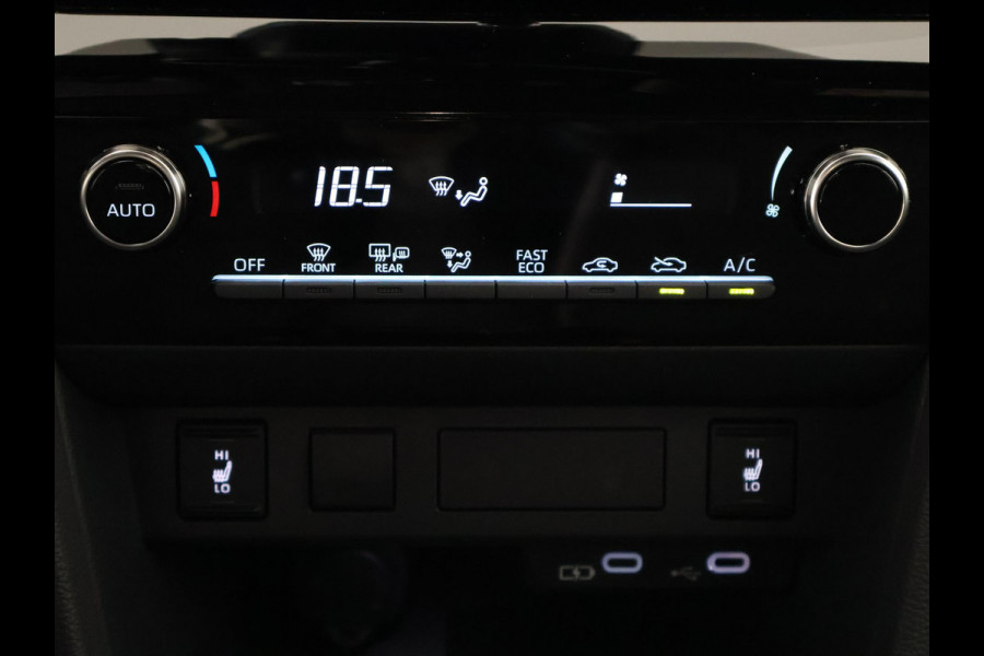 Toyota Yaris Cross 1.5 Hybrid 115 Dynamic Luxury | Stuur- & Stoelverwarming | Apple Carplay & AndroidAUTO | Camera  | Privacy Glass |