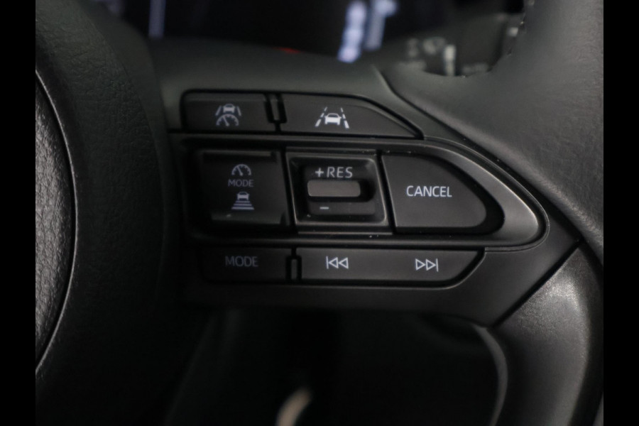 Toyota Yaris Cross 1.5 Hybrid 115 Dynamic Luxury | Stuur- & Stoelverwarming | Apple Carplay & AndroidAUTO | Camera  | Privacy Glass |