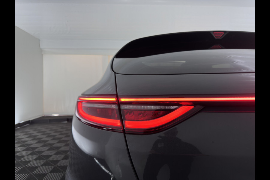 Kia ProCeed 1.6 T-GDi GT (INCL.BTW) *PANO | LEATHER-MICROFIBRE | FULL-LED | MEMORY-PACK | JBL-SOUND | ADAPTIVE-CRUISE | BLIND-SPOT | HEATED-SPORTSEATS | CAMERA | KEYLESS | DIGI-COCKPIT | NAVI-FULLMAP | PRIVACY-GLASS