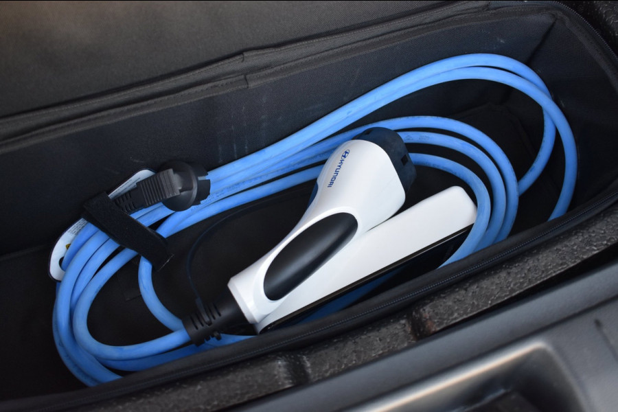 Hyundai Kona EV Comfort 64 kWh SOH 99% | NAP | CAMERA | APPLE CARPLAY | ANDROID AUTO | ADAPT. CRUISE CONTROLE