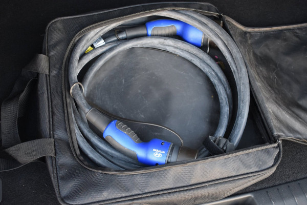 Hyundai Kona EV Comfort 64 kWh SOH 99% | NAP | CAMERA | APPLE CARPLAY | ANDROID AUTO | ADAPT. CRUISE CONTROLE
