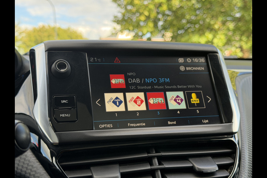 Peugeot 2008 BWJ 2019 | 1.2 111PK Allure | NWE DISTRIBUTIE | TREKHAAK | PANO | NAVI | CAMERA | CLIMA | CRUISE | PDC |