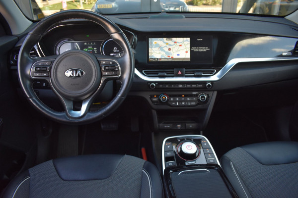 Kia e-Niro DynamicPlusLine 64 kWh | SOH 97,5% | NAP | STOELVERWARMING | CAMERA | SCHUIFKANTELDAK