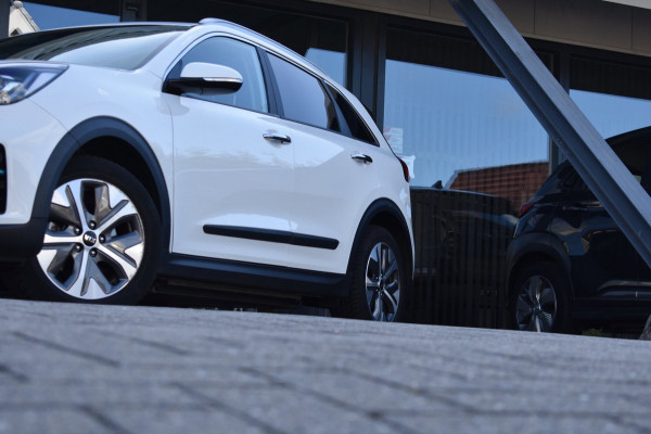 Kia e-Niro DynamicPlusLine 64 kWh | SOH 97,5% | NAP | STOELVERWARMING | CAMERA | SCHUIFKANTELDAK
