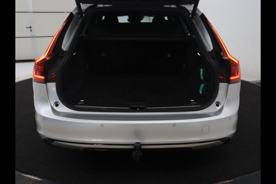 Volvo V90 2.0 B4 R-Design | Panoramadak | Leder | Stuur/stoelverwarming | Trekhaak | harman/kardon | Head-up | Adaptive cruise | 360 camera | Full LED |
