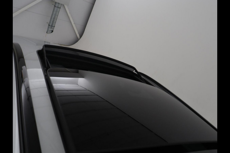 Volvo V90 2.0 B4 R-Design | Panoramadak | Leder | Stuur/stoelverwarming | Trekhaak | harman/kardon | Head-up | Adaptive cruise | 360 camera | Full LED |