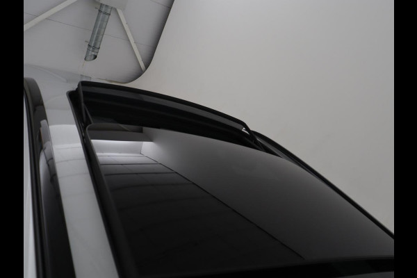 Volvo V90 2.0 B4 R-Design | Panoramadak | Leder | Stuur/stoelverwarming | Trekhaak | harman/kardon | Head-up | Adaptive cruise | 360 camera | Full LED |