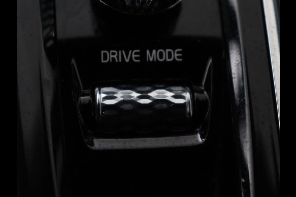 Volvo V90 2.0 B4 R-Design | Panoramadak | Leder | Stuur/stoelverwarming | Trekhaak | harman/kardon | Head-up | Adaptive cruise | 360 camera | Full LED |