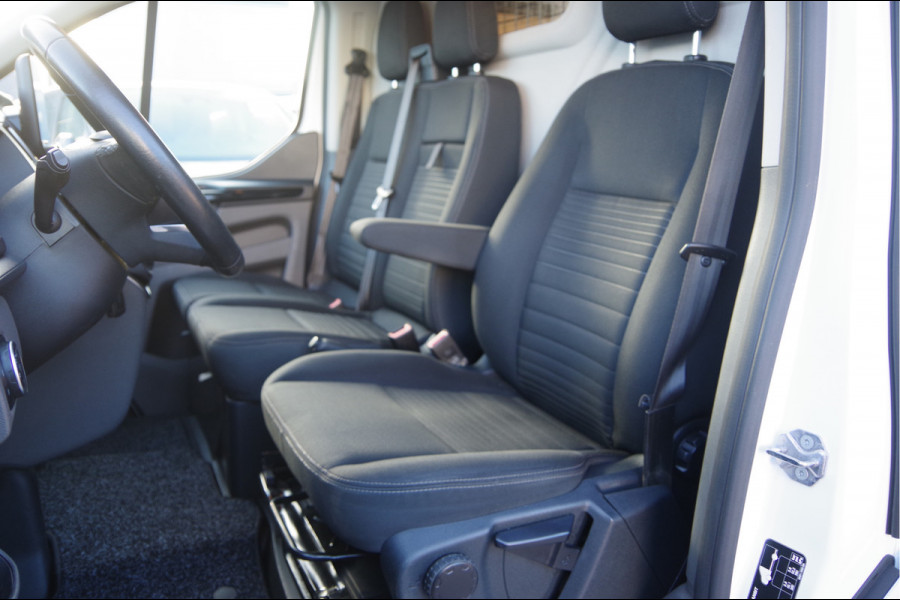 Ford Transit Custom 300 2.0 TDCI L2 3-ZITS, 170PK, 2800KG TREKHAAK, STOELVERWARMING, CAMERA, NAVI, CRUISE, AIRCO, PARKEERSENSOREN, 17''