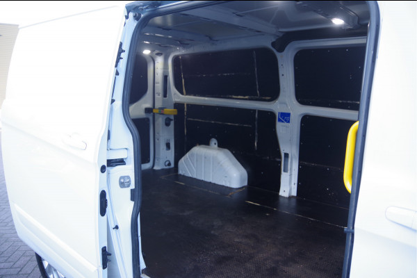 Ford Transit Custom 300 2.0 TDCI L2 3-ZITS, 170PK, 2800KG TREKHAAK, STOELVERWARMING, CAMERA, NAVI, CRUISE, AIRCO, PARKEERSENSOREN, 17''