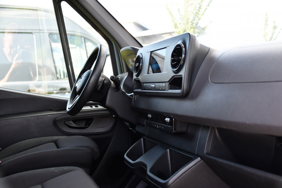 Mercedes-Benz Sprinter 319 V6 3.0 CDI L2H2 PB Edition Camera, Cruise, Carplay, Multimedia, Automaat, Geveerde stoel, 190pk, Trekhaak, Uniek!