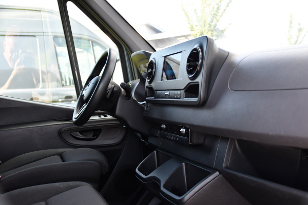 Mercedes-Benz Sprinter 319 V6 3.0 CDI L2H2 PB Edition Camera, Cruise, Carplay, Multimedia, Automaat, Geveerde stoel, 190pk, Trekhaak, Uniek!