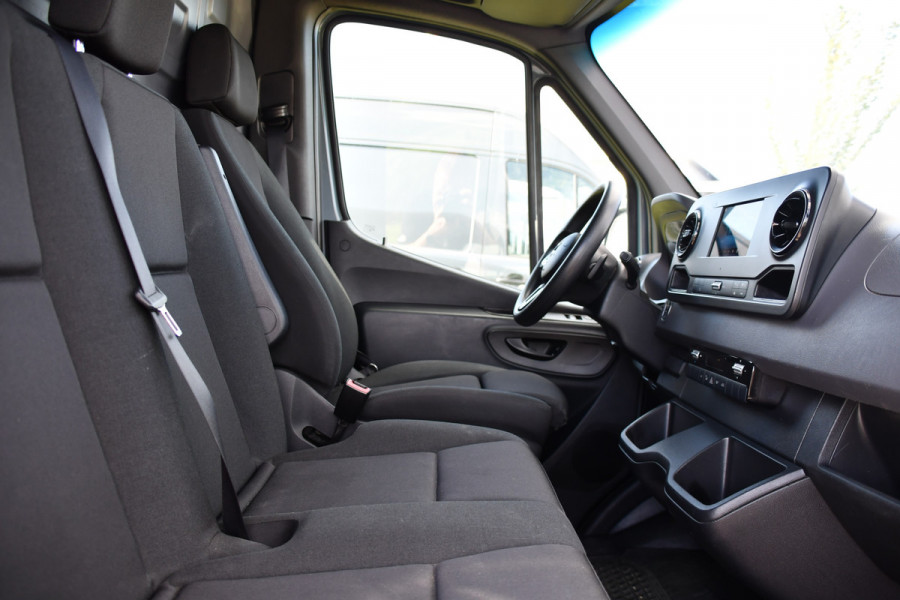Mercedes-Benz Sprinter 319 V6 3.0 CDI L2H2 PB Edition Camera, Cruise, Carplay, Multimedia, Automaat, Geveerde stoel, 190pk, Trekhaak, Uniek!