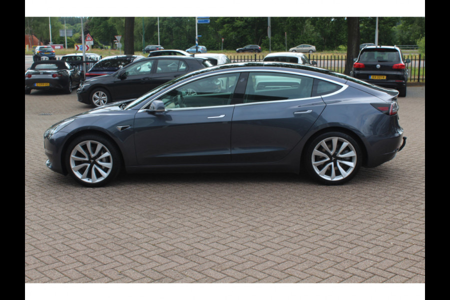 Tesla Model 3 Long Range AWD 75 kWh / Trekhaak / Autopilot / Panoramadak / Camera / Premium Audio / 18'' / Leder / Stoel+Stuurverwarming / ACC