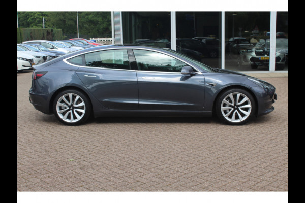 Tesla Model 3 Long Range AWD 75 kWh / Trekhaak / Autopilot / Panoramadak / Camera / Premium Audio / 18'' / Leder / Stoel+Stuurverwarming / ACC