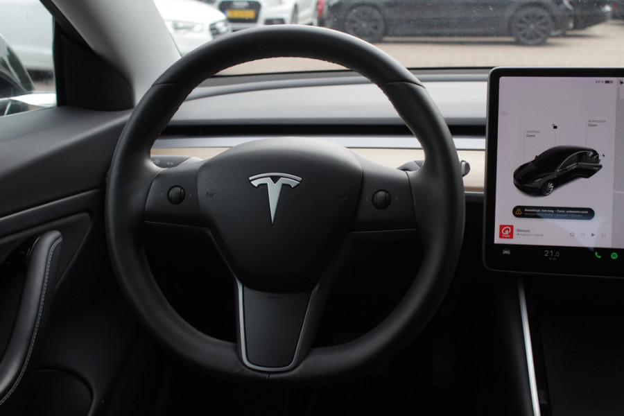 Tesla Model 3 Long Range AWD 75 kWh / Trekhaak / Autopilot / Panoramadak / Camera / Premium Audio / 18'' / Leder / Stoel+Stuurverwarming / ACC