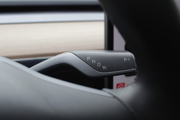 Tesla Model 3 Long Range AWD 75 kWh / Trekhaak / Autopilot / Panoramadak / Camera / Premium Audio / 18'' / Leder / Stoel+Stuurverwarming / ACC