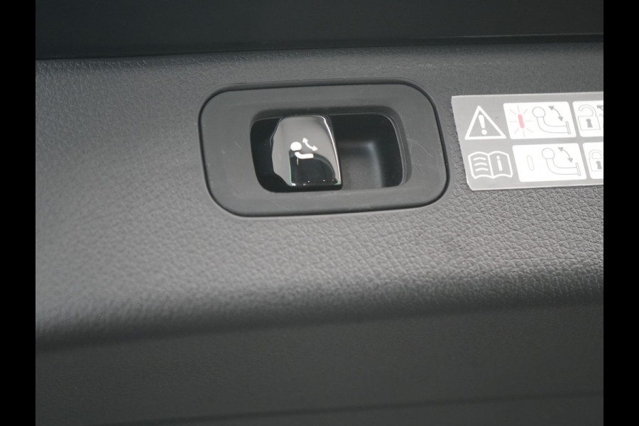 Mercedes-Benz C-Klasse Estate 300 e AMG Line PHEV 313pk Dealer O.H | Trekhaak Af Fabriek | Adaptive Cruise | Camera | Digital Light | Alcantara Sportstoelen Memory & Verwarmd | Keyless | Sfeerverlichting | Apple Carplay | Blis | DAB | 18"L.M | Plug In Hybrid