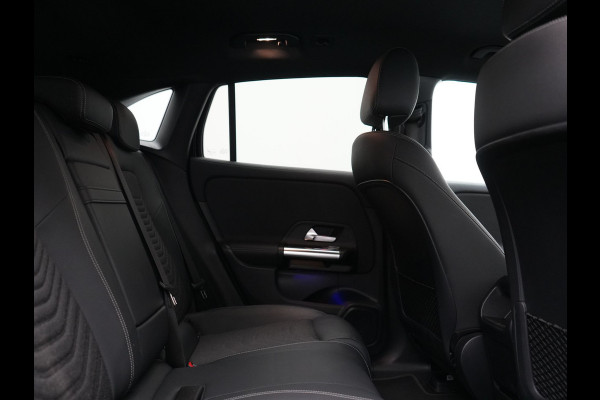 Mercedes-Benz EQA 250 Luxury Line 67 kWh 190pk Dealer O.H | Adaptive Cruise | Camera | Apple Carplay | Sportstoelen Verwarmd | Blis | Sfeerverlichting | DAB |  Navigatie | Virtual | 18"L.M