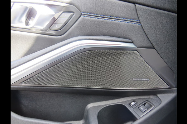 BMW 3 Serie Touring 330e M-SPORT (LCI) ** LED, PANO, TREKH, H&K SOUND, HuD, 19-inch LMV ** UNFALLFREI - Vol. BMW Onderh. ** * INFORMEER OOK NAAR ONZE AANTREKKELIJKE FINANCIAL-LEASE TARIEVEN **