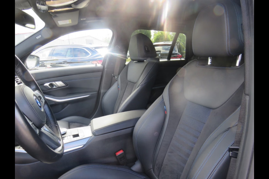 BMW 3 Serie Touring 330e M-SPORT (LCI) ** LED, PANO, TREKH, H&K SOUND, HuD, 19-inch LMV ** UNFALLFREI - Vol. BMW Onderh. ** * INFORMEER OOK NAAR ONZE AANTREKKELIJKE FINANCIAL-LEASE TARIEVEN **