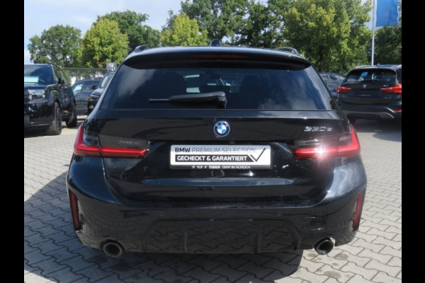 BMW 3 Serie Touring 330e M-SPORT (LCI) ** LED, PANO, TREKH, H&K SOUND, HuD, 19-inch LMV ** UNFALLFREI - Vol. BMW Onderh. ** * INFORMEER OOK NAAR ONZE AANTREKKELIJKE FINANCIAL-LEASE TARIEVEN **