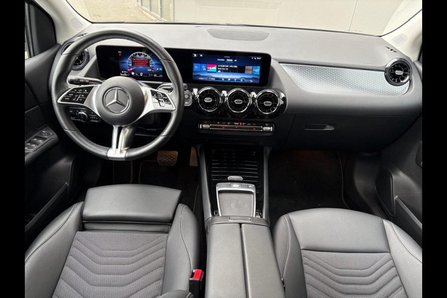 Mercedes-Benz B-Klasse 180 Automaat Mild-Hybrid Business Navigatie/Camera/Stoel-stuurverwarming