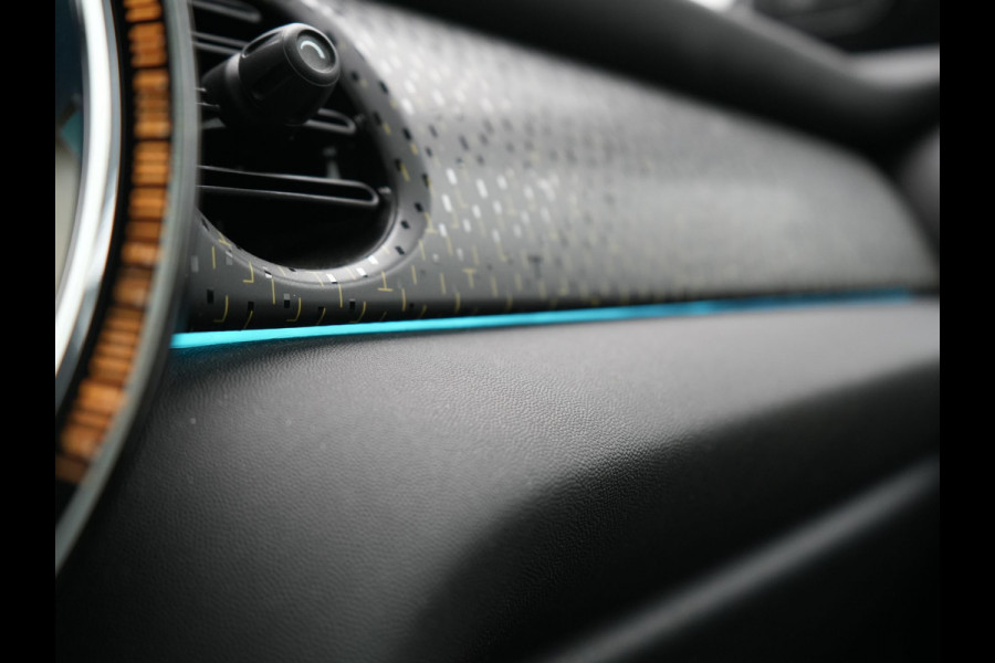 MINI Electric Cooper SE 33 kWh 184pk Dealer O.H | Panodak | Head Up | Camera | Harman / Kardon | Warmtepomp | Sportstoelen Verwarmd | Keyless | Apple Carplay | Sfeerverlichting | DAB | Virtual | Navigatie | 16"L.M |