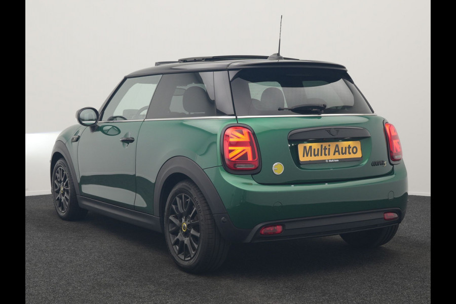 MINI Electric Cooper SE 33 kWh 184pk Dealer O.H | Panodak | Head Up | Camera | Harman / Kardon | Warmtepomp | Sportstoelen Verwarmd | Keyless | Apple Carplay | Sfeerverlichting | DAB | Virtual | Navigatie | 16"L.M |