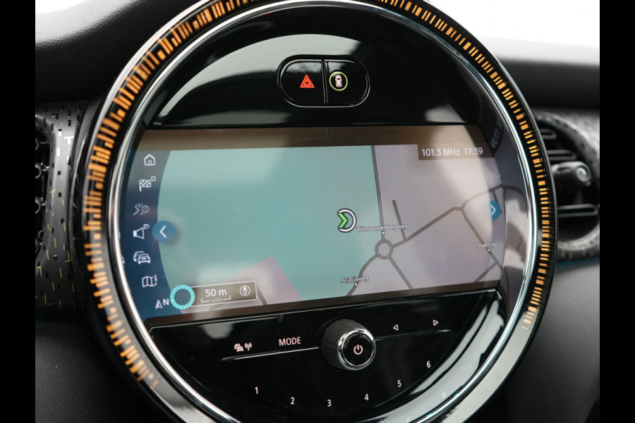 MINI Electric Cooper SE 33 kWh 184pk Dealer O.H | Panodak | Head Up | Camera | Harman / Kardon | Warmtepomp | Sportstoelen Verwarmd | Keyless | Apple Carplay | Sfeerverlichting | DAB | Virtual | Navigatie | 16"L.M |