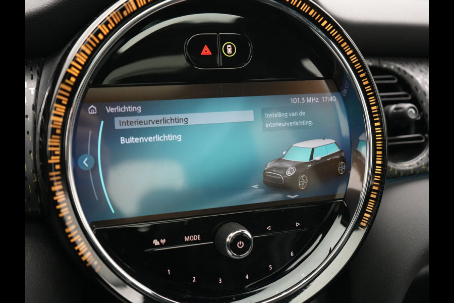 MINI Electric Cooper SE 33 kWh 184pk Dealer O.H | Panodak | Head Up | Camera | Harman / Kardon | Warmtepomp | Sportstoelen Verwarmd | Keyless | Apple Carplay | Sfeerverlichting | DAB | Virtual | Navigatie | 16"L.M |