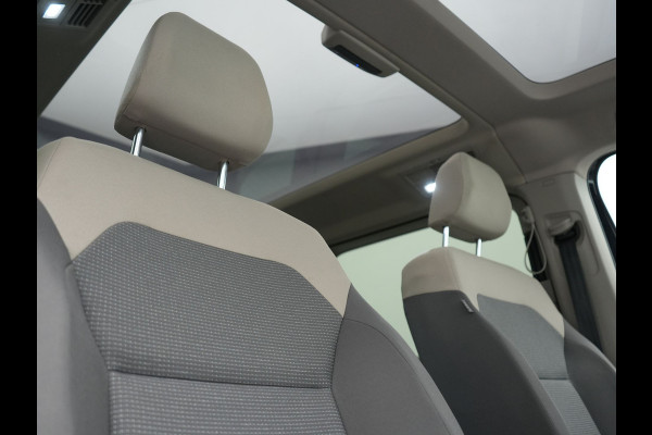 Volkswagen Multivan 1.4 eHybrid 7 Zits PHEV 218pk Dealer O.H | Trekhaak Af Fabriek | Panodak | IQ Light | Camera | Stoelverwarming | Apple Carplay | Navigatie | DAB | Cruise Control | 17"L.M | Plug In Hybrid |