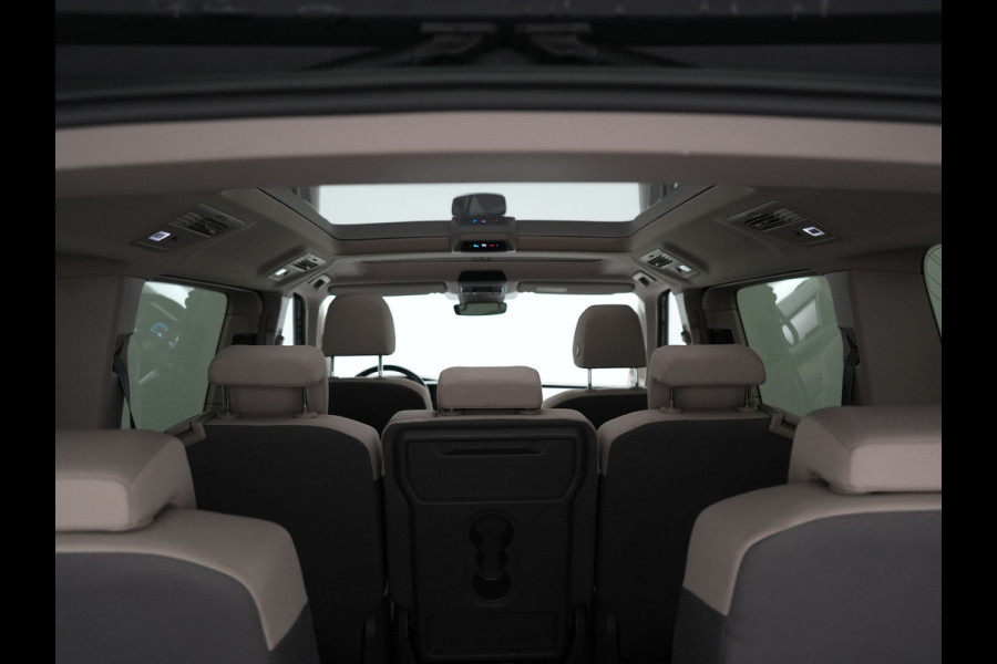 Volkswagen Multivan 1.4 eHybrid 7 Zits PHEV 218pk Dealer O.H | Trekhaak Af Fabriek | Panodak | IQ Light | Camera | Stoelverwarming | Apple Carplay | Navigatie | DAB | Cruise Control | 17"L.M | Plug In Hybrid |